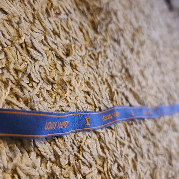 Louis Vuitton Ribbon 🎀 - Picture 3 of 4